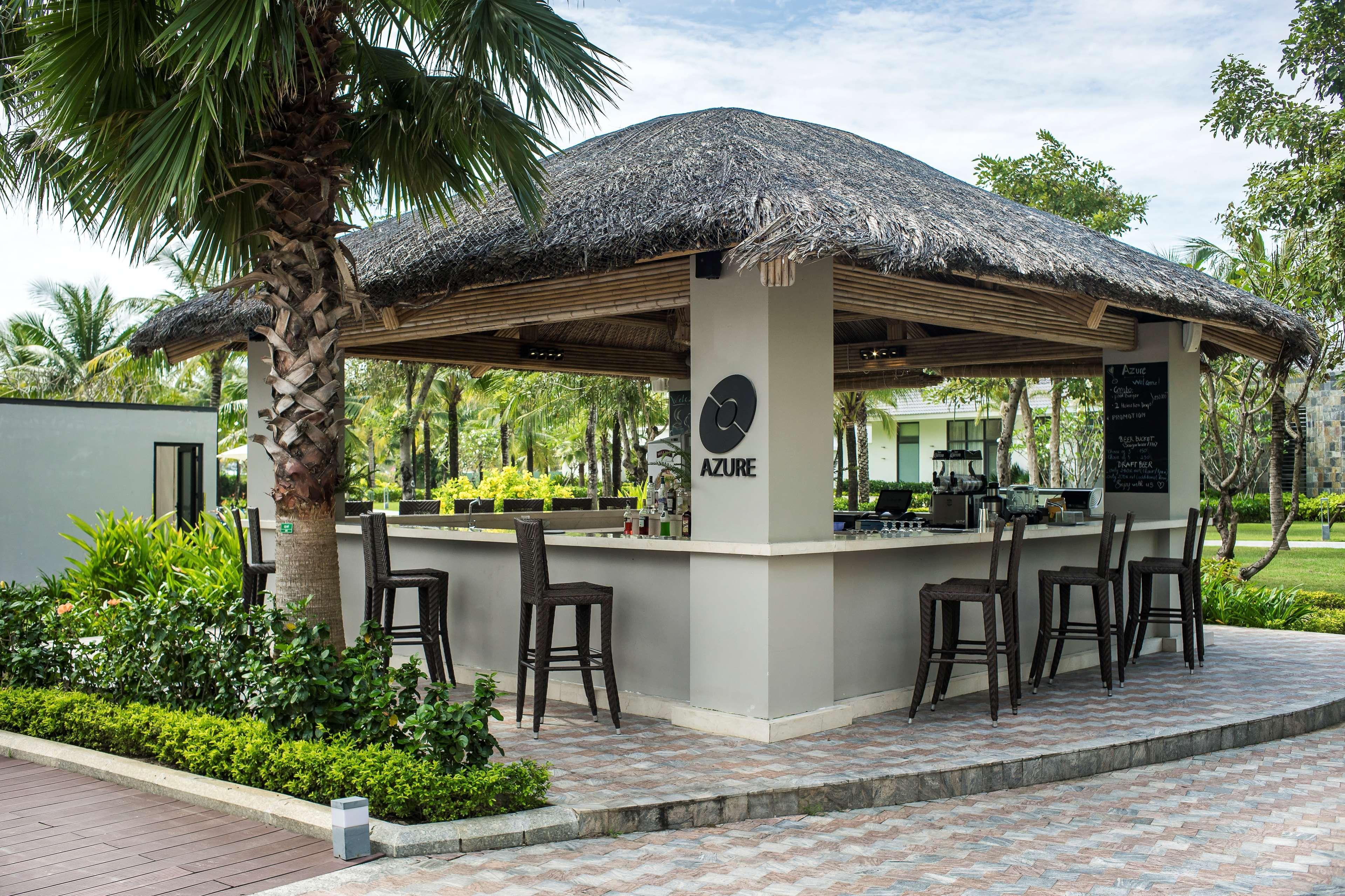 Radisson Blu Resort Που Κουόκ Εξωτερικό φωτογραφία A bar at a resort