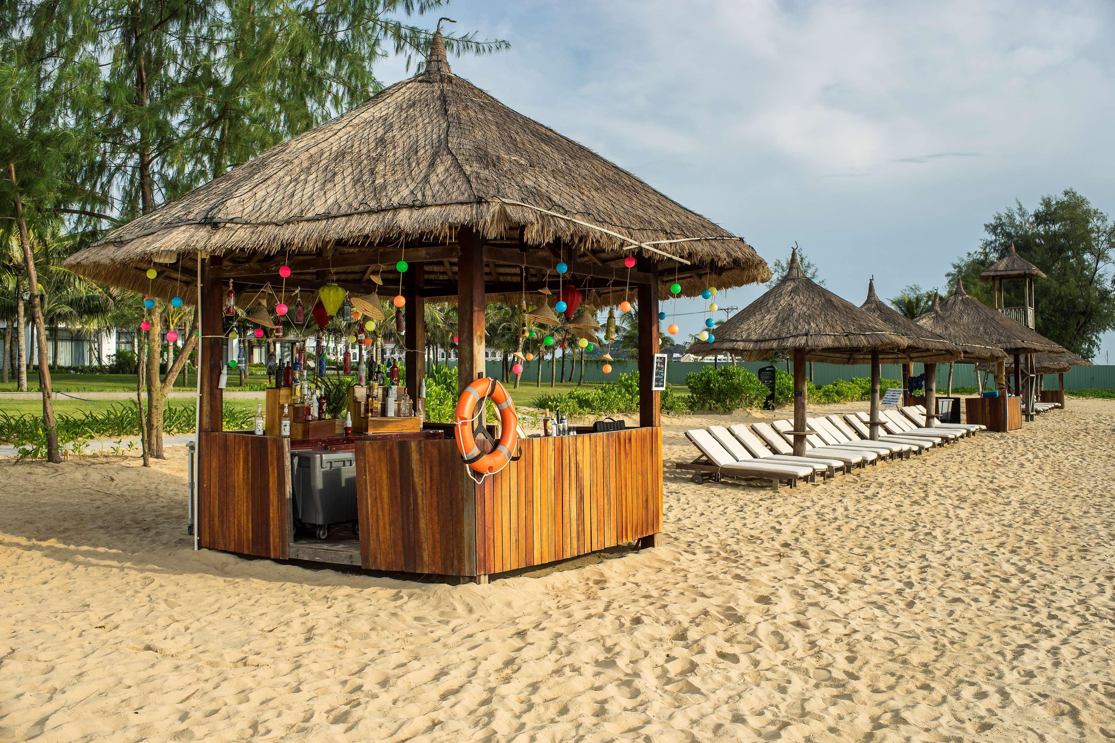 Radisson Blu Resort Που Κουόκ Εξωτερικό φωτογραφία A beach bar in Vietnam